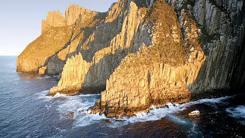 Tasman Island Full Day Cruise from Hobart + Tasmanian Devil Unzoo Tour