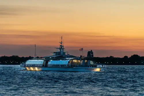 Bateaux New York Sightseeing Dinner Cruise