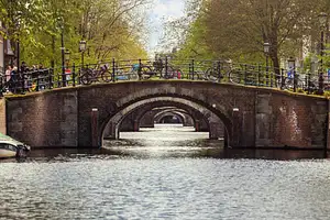 Amsterdam's Highlights and Local Insights Canal Cruise