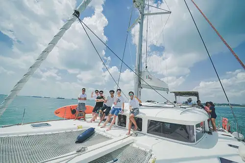 Luxurious Sunset Cruise In Singapore On Catamaran